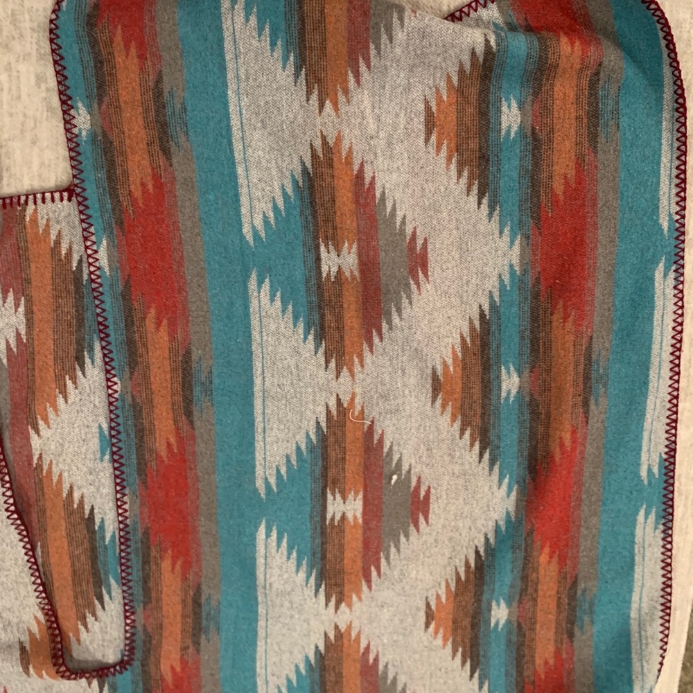 Aztec printed Shaw - Picture 3 of 4
